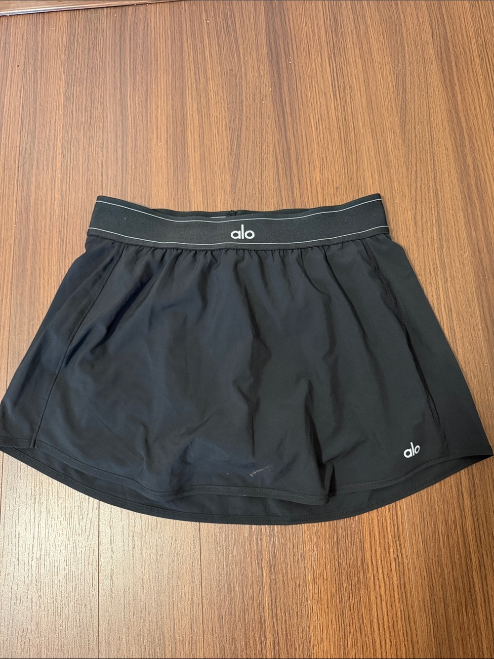 ALO Yoga Black Women's Skort with Logo Waistband